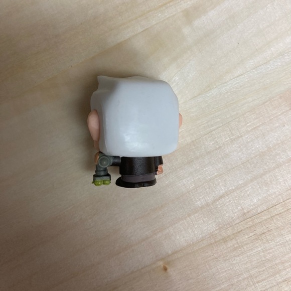 Disney Doorables Series 7 Carl - Picture 2 of 5